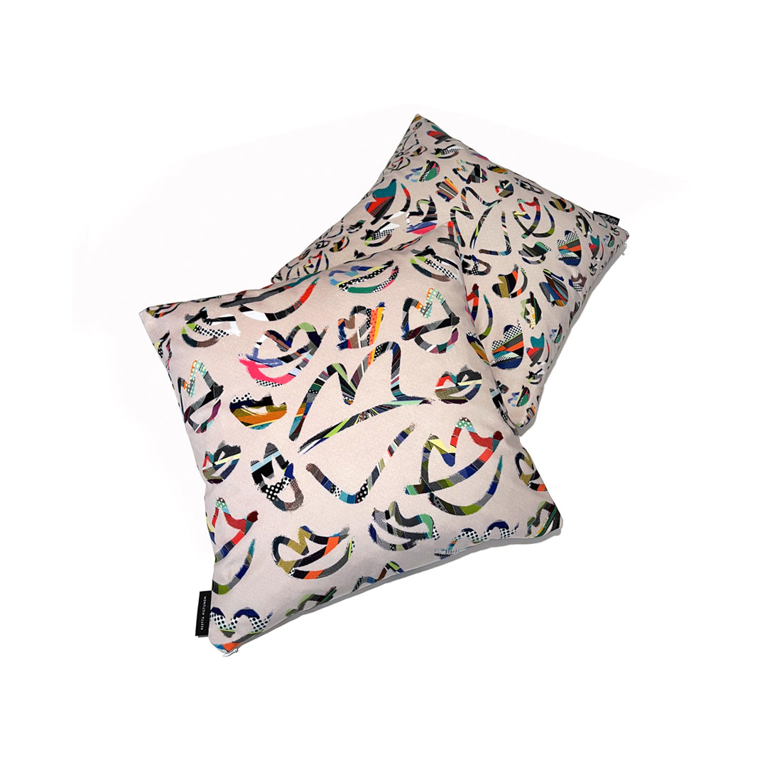 Many Faces (light pink) - Cushion Cover - shop.reettahiltunen.com